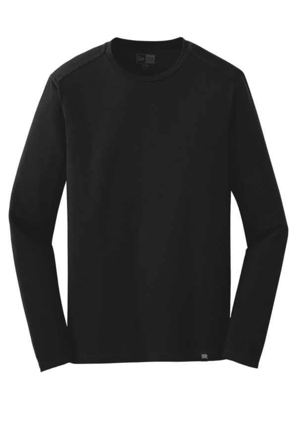 New Era  Heritage Blend Long Sleeve Crew Tee. NEA102